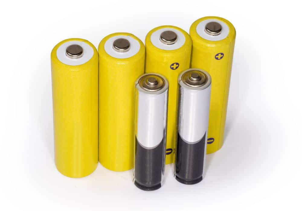 The Difference Between Rechargeable and Primary Batteries