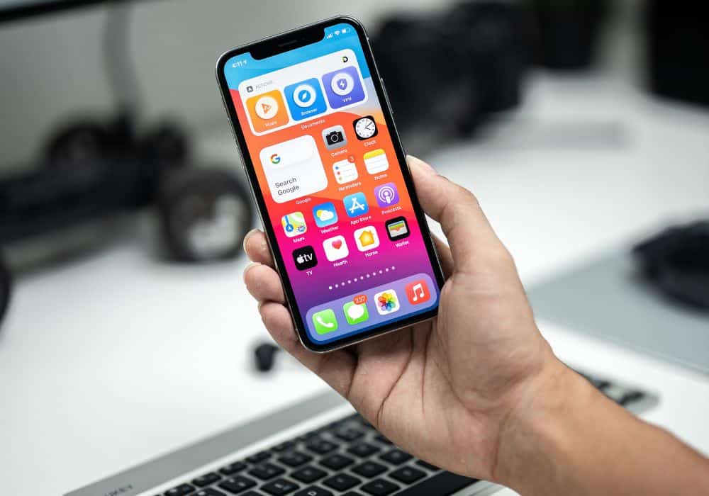 Use an app to edit the iPhone battery color
