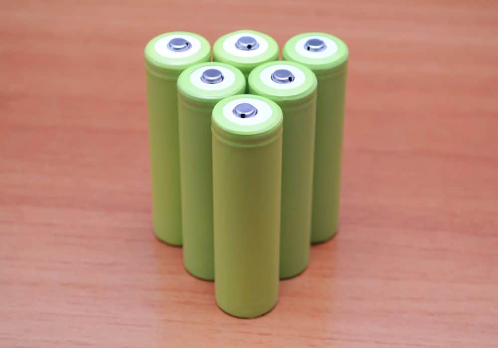 What are the major differences between 18650 and AA batteries?