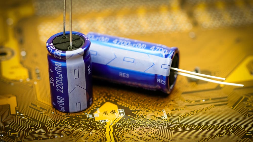 capacitor vs battery