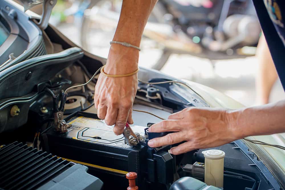 cost to replace car battery at dealership