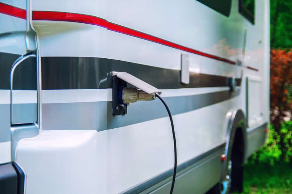 should i disconnect my rv battery when plugged in