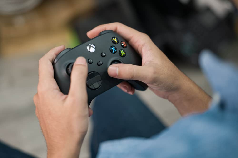 why does my xbox controller keep disconnecting with full battery