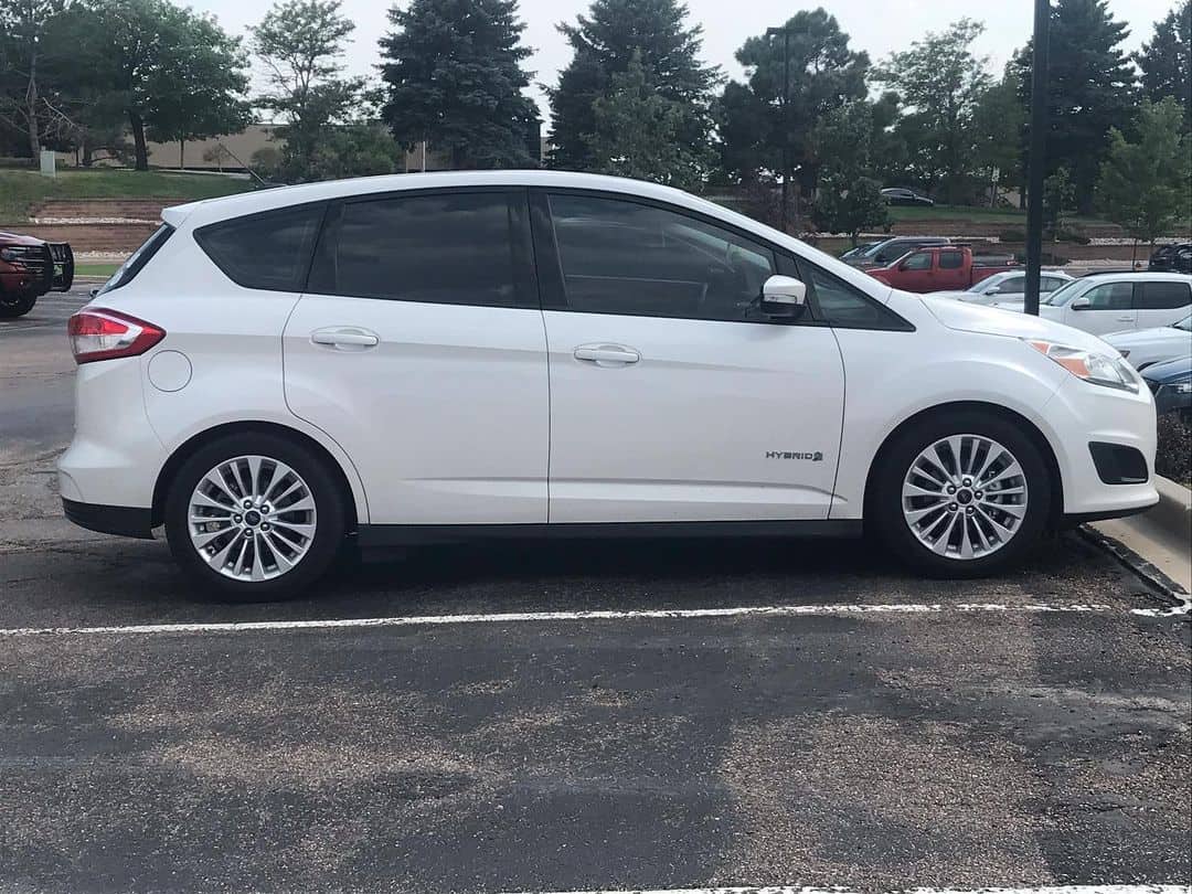 What is a hybrid car