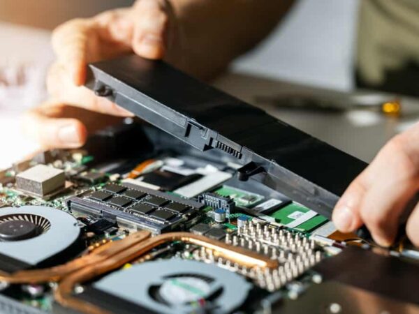 Which Way Does A Battery Go? (Ultimate Guide)