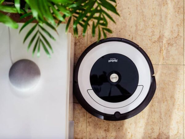 How to Remove Roomba Battery? (A Step-By-Step Guide)