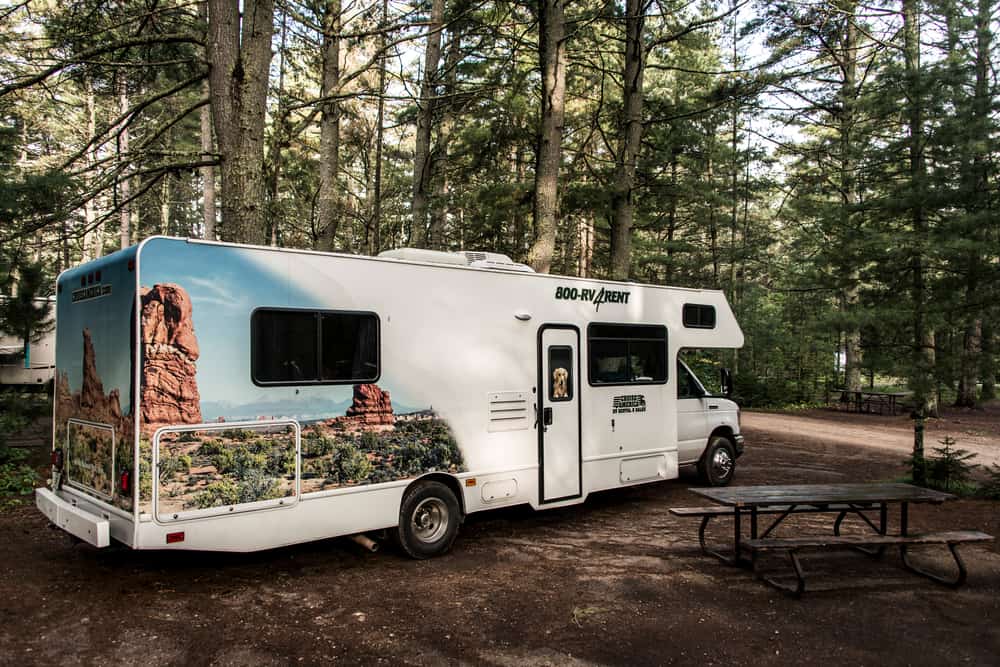 rv battery disconnect switch on or off when plugged in